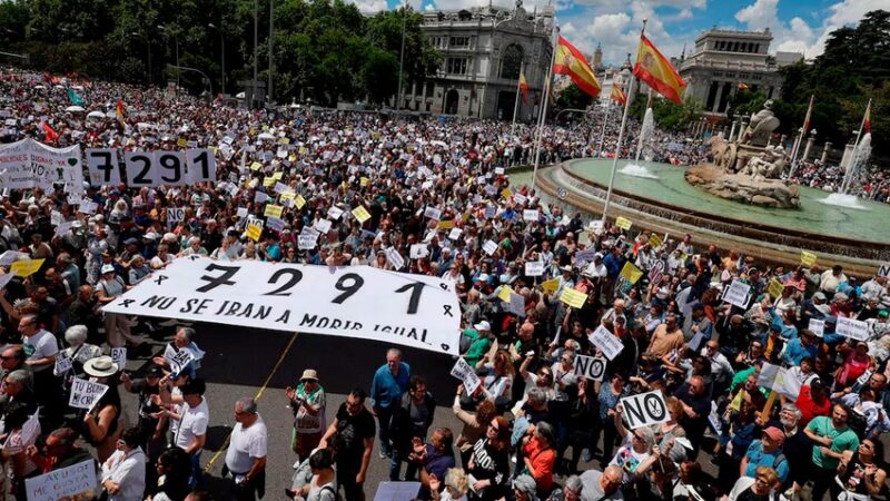 ИСПАНЦЫ ПРОТЕСТУЮТ ПРОТИВ ПОЛИТИКИ САНЧЕСА