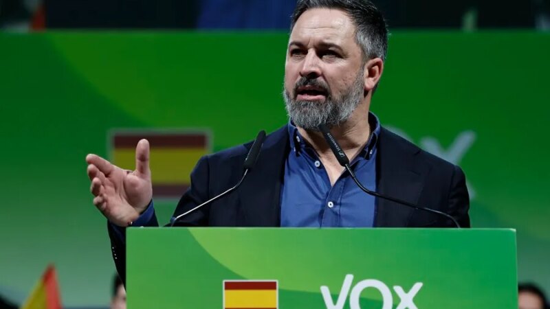 VOX ПРЕДЛАГАЕТ ДЕПОРТИРОВАТЬ ЛЕГАЛЬНЫХ И НЕЛЕГАЛЬНЫХ МИГРАНТОВ, ЛИШАТЬ ИНОСТРАНЦЕВ ГРАЖДАНСТВА